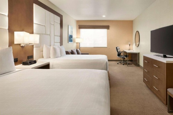 Wyndham Anaheim image 20